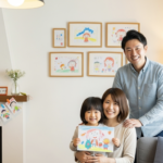 子どもの絵の飾り方でおしゃれなインテリアに!賃貸でもできるアイデア