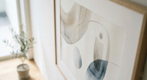 ミニマリストのインテリアを彩るアートの選び方｜余白を活かす5つの秘訣